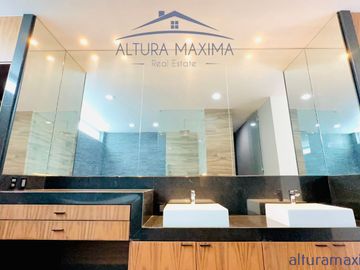 Lujosa Residencia Nueva en Venta Colinas de San Javier