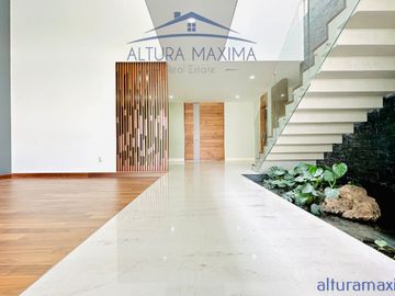 Lujosa Residencia Nueva en Venta Colinas de San Javier