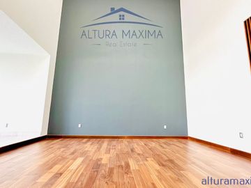 Lujosa Residencia Nueva en Venta Colinas de San Javier