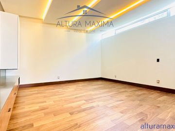Lujosa Residencia Nueva en Venta Colinas de San Javier
