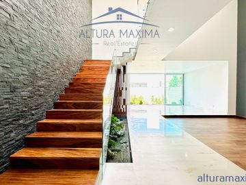 Lujosa Residencia Nueva en Venta Colinas de San Javier