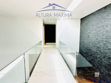 Lujosa Residencia Nueva en Venta Colinas de San Javier
