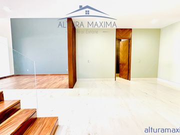 Lujosa Residencia Nueva en Venta Colinas de San Javier