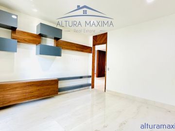 Lujosa Residencia Nueva en Venta Colinas de San Javier