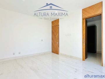Lujosa Residencia Nueva en Venta Colinas de San Javier