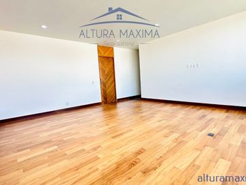 Lujosa Residencia Nueva en Venta Colinas de San Javier