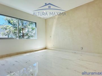 Lujosa Residencia Nueva en Venta Colinas de San Javier