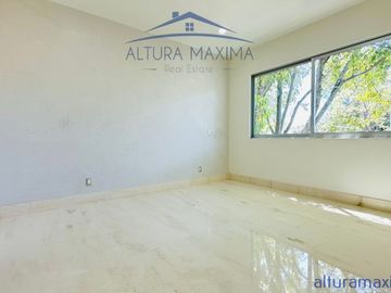 Lujosa Residencia Nueva en Venta Colinas de San Javier