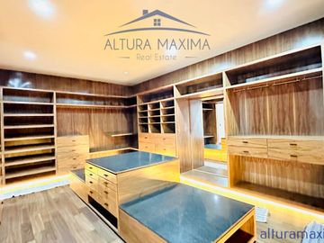 Lujosa Residencia Nueva en Venta Colinas de San Javier