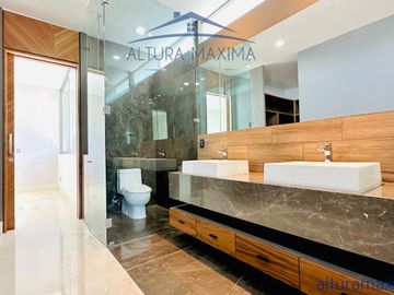 Lujosa Residencia Nueva en Venta Colinas de San Javier