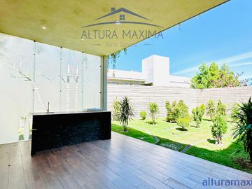 Lujosa Residencia Nueva en Venta Colinas de San Javier
