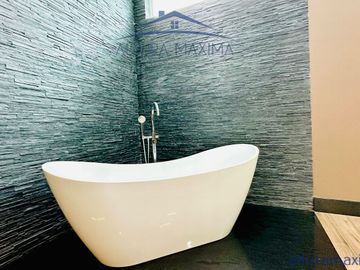 Lujosa Residencia Nueva en Venta Colinas de San Javier