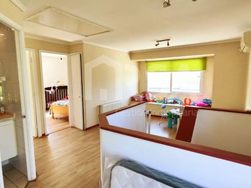 Hermosa casa con gran terreno en Altos del Parque, Peñalolén