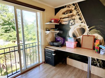 Hermosa casa con gran terreno en Altos del Parque, Peñalolén