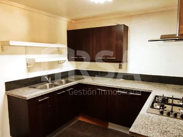 Hermosa casa con gran terreno en Altos del Parque, Peñalolén