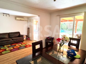Hermosa casa con gran terreno en Altos del Parque, Peñalolén