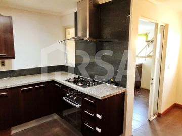 Hermosa casa con gran terreno en Altos del Parque, Peñalolén