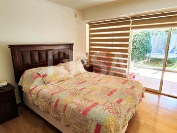 Hermosa casa con gran terreno en Altos del Parque, Peñalolén