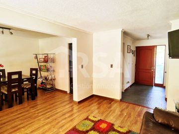 Hermosa casa con gran terreno en Altos del Parque, Peñalolén