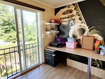 Hermosa casa con gran terreno en Altos del Parque, Peñalolén