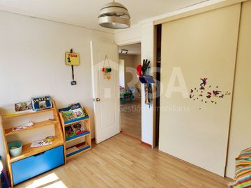 Hermosa casa con gran terreno en Altos del Parque, Peñalolén