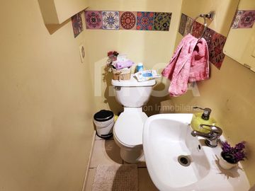 Hermosa casa con gran terreno en Altos del Parque, Peñalolén
