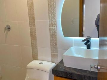 Villa en venta por estrenar en condominio privado, sector Misicata