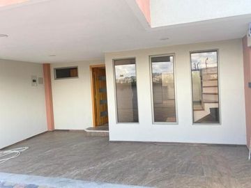 Villa en venta por estrenar en condominio privado, sector Misicata