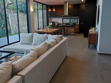 CASA EN VENTA EN LAS CAÑADAS