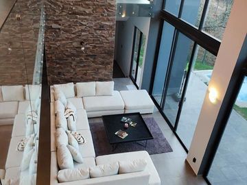 CASA EN VENTA EN LAS CAÑADAS
