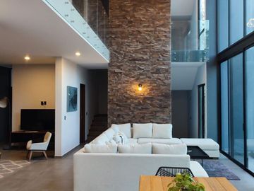 CASA EN VENTA EN LAS CAÑADAS