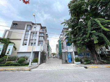 Quezon City Townhouse 4BR 3carpark inside subdiv nr LungCntr