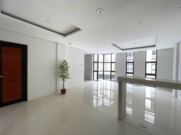 Quezon City Townhouse 4BR 3carpark inside subdiv nr LungCntr