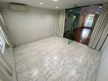 Sale or for Rent Commercial Building  Ekamai