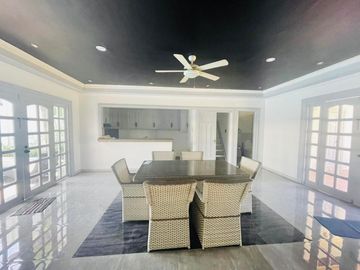 OPULENT MODERN AMERICAN HOUSE WITH EXPANSIVE LOT NEAR CLARK