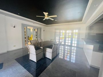 OPULENT MODERN AMERICAN HOUSE WITH EXPANSIVE LOT NEAR CLARK