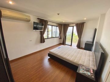 Condo for sale in Sriracha Bang Phra sea view, beautiful room, complete with electrical appliances.