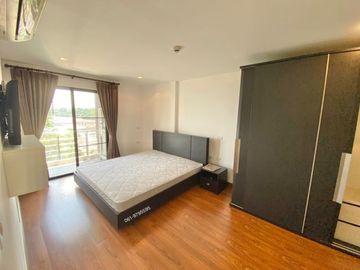 Condo for sale in Sriracha Bang Phra sea view, beautiful room, complete with electrical appliances.