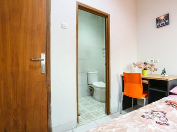 Kost Dekat BINUS Universitas Bina Nusantara, Universitas Esa Unggul
