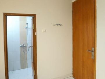 Kost Dekat BINUS Universitas Bina Nusantara, Universitas Esa Unggul