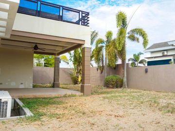 EXQUISITE HOME IN POSH COMMUNITY NEWLY RENNOVATED