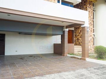 EXQUISITE HOME IN POSH COMMUNITY NEWLY RENNOVATED