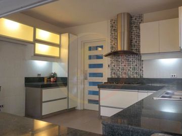 EXQUISITE HOME IN POSH COMMUNITY NEWLY RENNOVATED