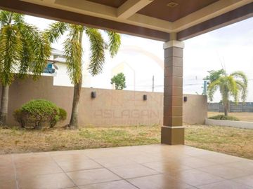 EXQUISITE HOME IN POSH COMMUNITY NEWLY RENNOVATED