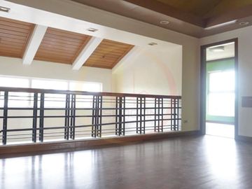 EXQUISITE HOME IN POSH COMMUNITY NEWLY RENNOVATED