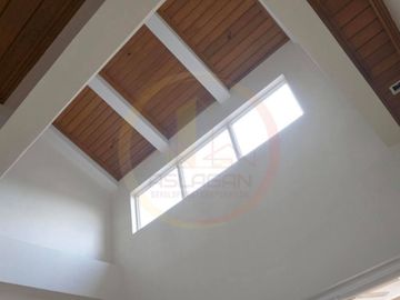 EXQUISITE HOME IN POSH COMMUNITY NEWLY RENNOVATED