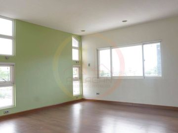 EXQUISITE HOME IN POSH COMMUNITY NEWLY RENNOVATED