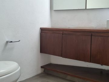 CASA EN VENTA CON MAGNIFICA UBICACIÓN.