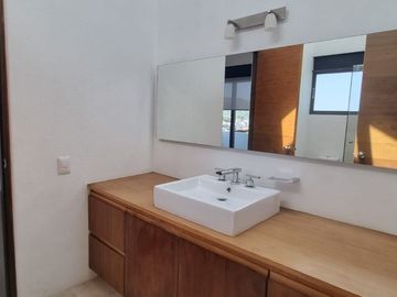 CASA EN VENTA CON MAGNIFICA UBICACIÓN.