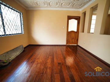 Casa de venta en Monay esquinera Cuenca